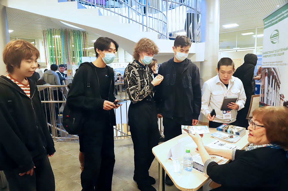 АО «АК «ЖДЯ» представила программы целевой подготовки на профориентационной ярмарке в Якутске