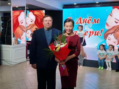 В Центре культуры АО «АК «ЖДЯ» поздравили мам с Днем матери!