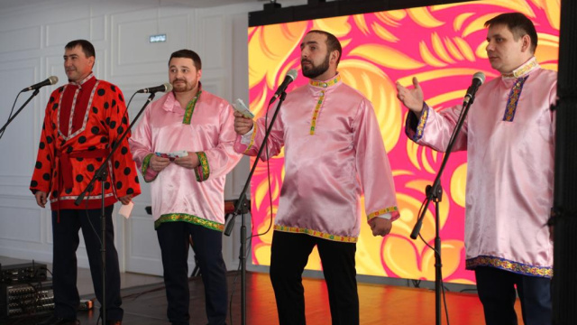 Железнодорожники Якутии поздравили своих женщин-коллег