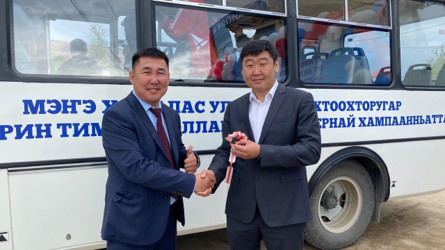 Акционерная компания «Железные дороги Якутии» передала МУП «Техкоммунсервис» Мегино-Кангаласского улуса  новый автобус