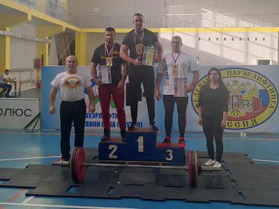 Железнодорожники стали победителями Чемпионата Алданского района по бенчпрессу.
