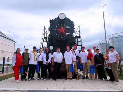 Якутским железнодорожникам передали из Москвы  памятный костыль с напутствием от ветеранов БАМА  начать строительство железной дороги Якутск – Магадан