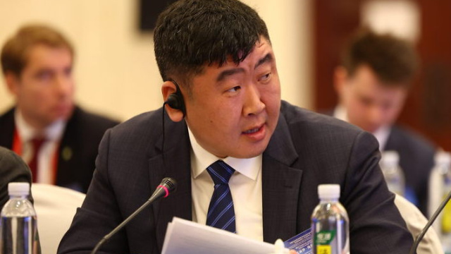 Заместитель генерального директора АО «АК «ЖДЯ» выступил на форуме «Золотой век Якутии»