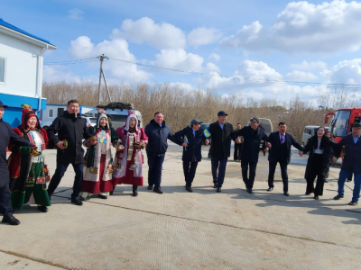 У Пункта ожидания АО «АК «ЖДЯ» на причале Нижний Бестях встретили первый маршрутный автобус из Чурапчи