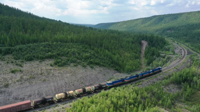 Перевозки грузов по инфраструктуре АО «АК «ЖДЯ» растут