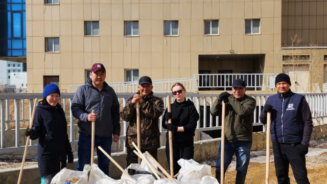 Работники Представительства АО « АК «ЖДЯ» в г. Якутске приняли участие в субботнике