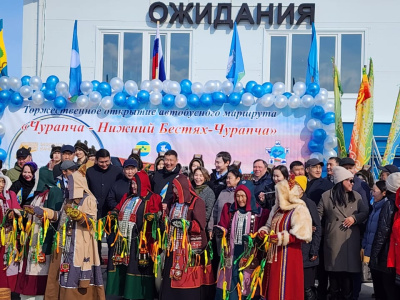 У Пункта ожидания АО «АК «ЖДЯ» на причале Нижний Бестях встретили первый маршрутный автобус из Чурапчи