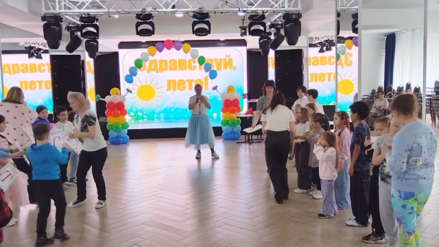 Летняя площадка «ПО СТАНЦИЯМ ДЕТСТВА»