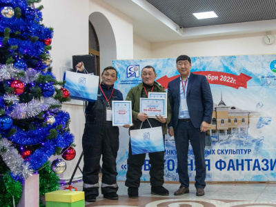 На привокзальной площади станции Нижний Бестях завершился конкурс ледовых скульптур «Новогодняя фантазия»