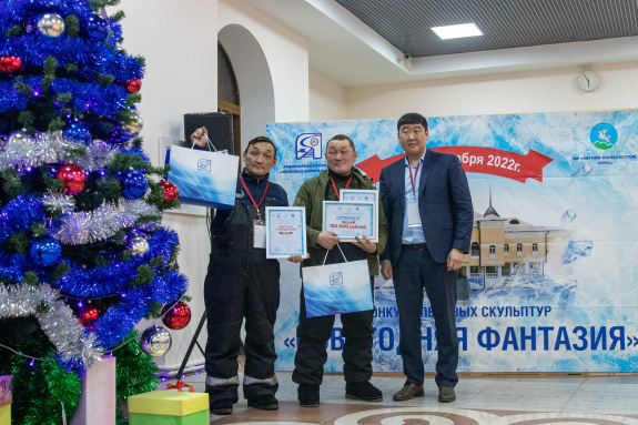 На привокзальной площади станции Нижний Бестях завершился конкурс ледовых скульптур «Новогодняя фантазия» На привокзальной площади станции Нижний Бестях завершился конкурс ледовых скульптур «Новогодняя фантазия»