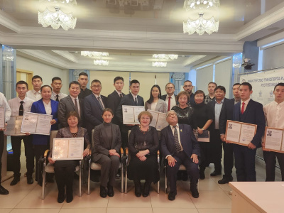 Лучшим студентам и преподавателям профессиональных учебных заведений Якутии вручены стипендии имени В.М. Членова
