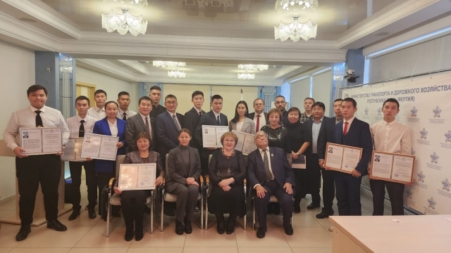 Лучшим студентам и преподавателям профессиональных учебных заведений Якутии вручены стипендии имени В.М. Членова
