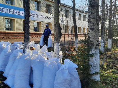 Сотрудники АО «АК «ЖДЯ» провели субботник