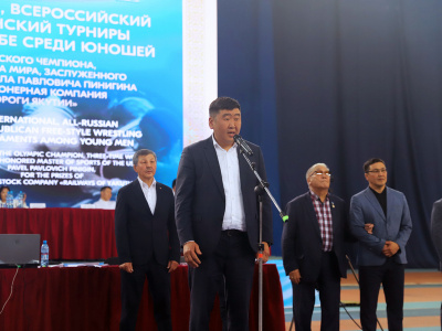 Турниры по вольной борьбе среди юношей в честь прославленного якутского борца Павла Пинигина на призы Акционерной компании «Железные дороги Якутии» открыт.