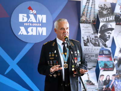 Якутским железнодорожникам передали из Москвы  памятный костыль с напутствием от ветеранов БАМА  начать строительство железной дороги Якутск – Магадан