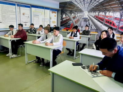 Представители АО «АК «ЖДЯ»  встретились с учащимся железнодорожного класса Нижне-Бестяхской школы №1