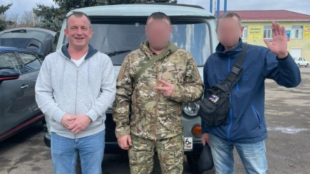Сотрудники Акционерной компании «Железные дороги Якутии» и ООО «Ассоциация строителей АЯМ» подарили бойцам СВО автомобиль  УАЗ «Фермер»