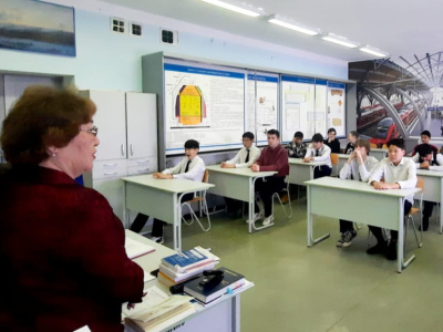 Представители АО «АК «ЖДЯ»  встретились с учащимся железнодорожного класса Нижне-Бестяхской школы №1